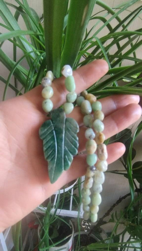 گردنبند برگ یشم