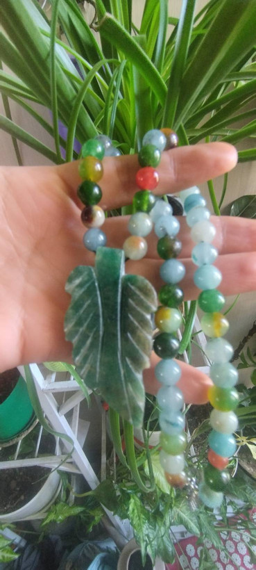 گردنبند برگ یشم